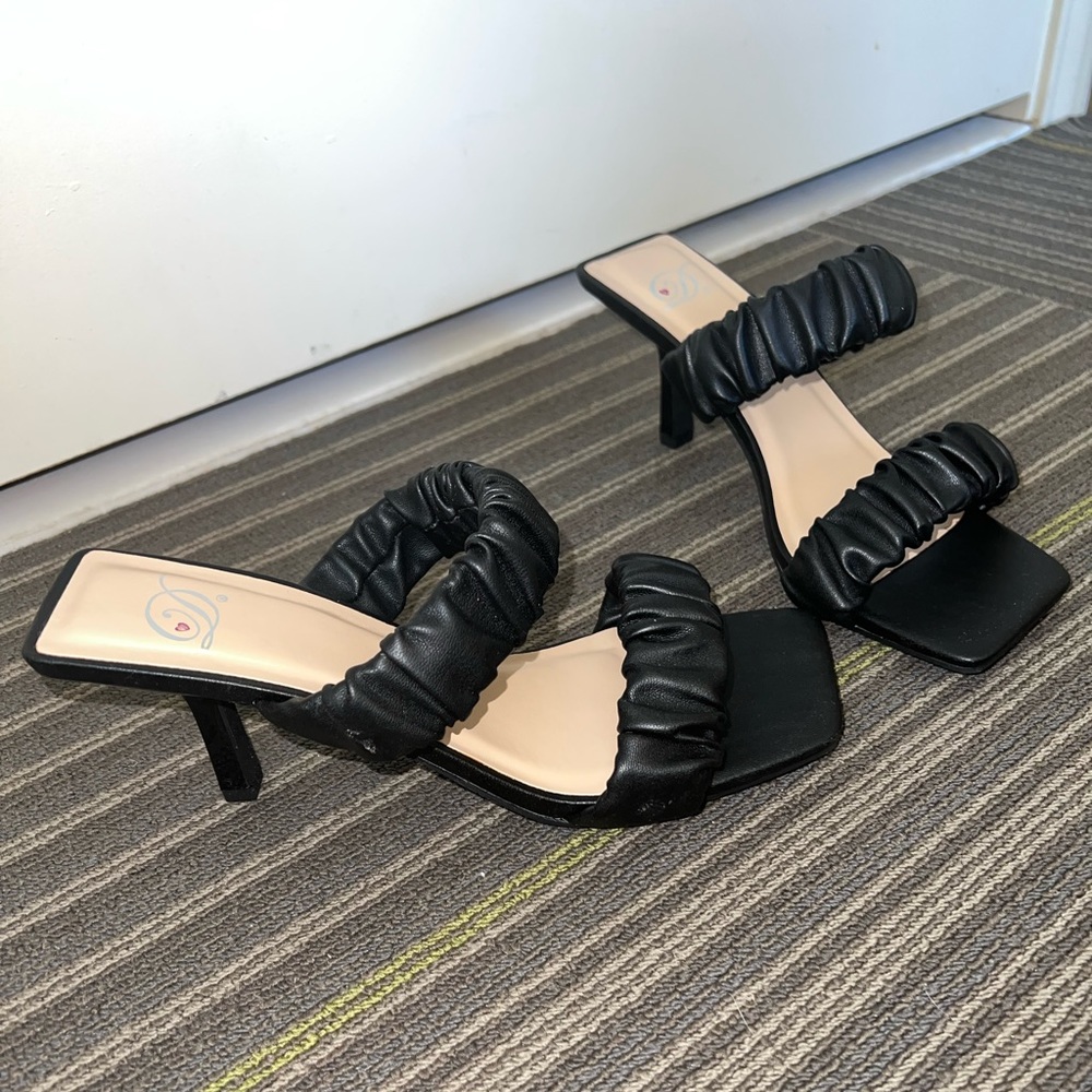 Heels - Picture 2 of 3
